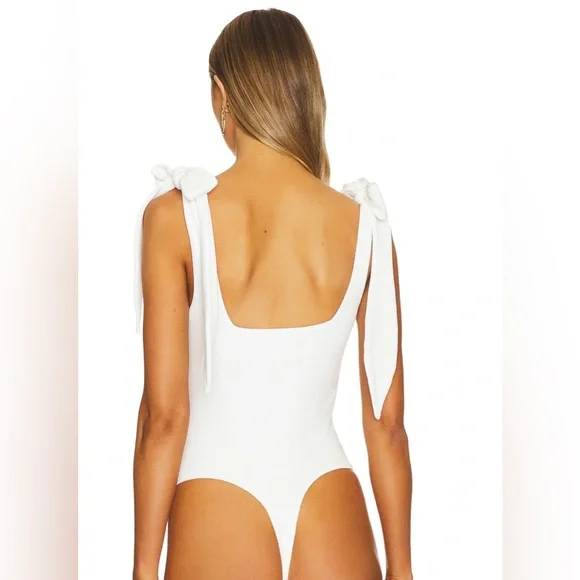 Show me your MuMu Gidget Bodysuit White Size Medium - Picture 3 of 13